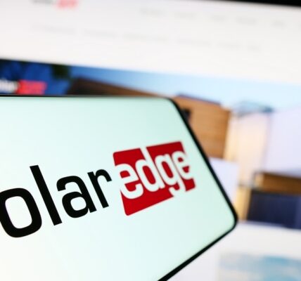 SolarEdge's Restructuring To Generate Savings And Free Cash Flow Upside: Goldman Sachs Analyst