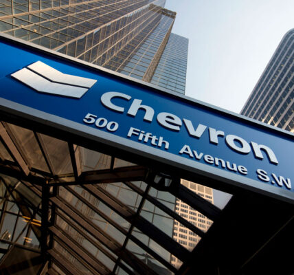 Chevron targets $6-8 bln in free cash flow growth next year, CEO says