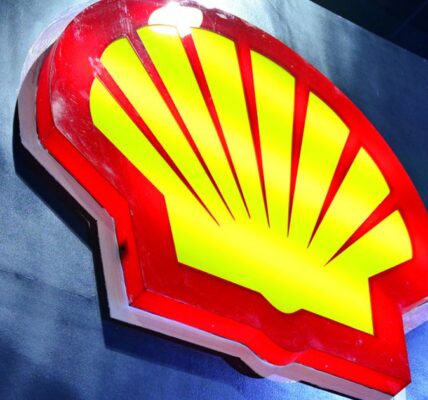 Shell upgraded to 'buy' with cash flow too compelling to ignore