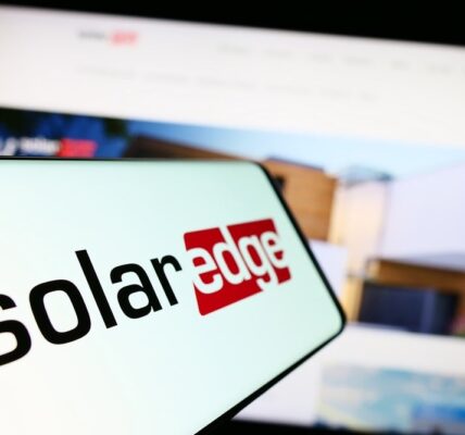 SolarEdge's Restructuring To Generate Savings And Free Cash Flow Upside: Goldman Sachs Analyst - SolarEdge Technologies (NASDAQ:SEDG)